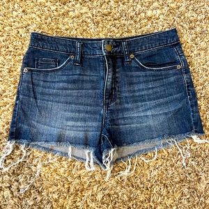 Jean shorts size 4/27R universal thread dark wash